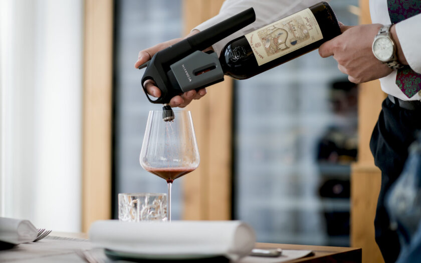 Mit dem Coravin Weinsystem lassen sich verschiedene Tropfen probieren, ohne mehrere Flaschen öffnen zu müssen.